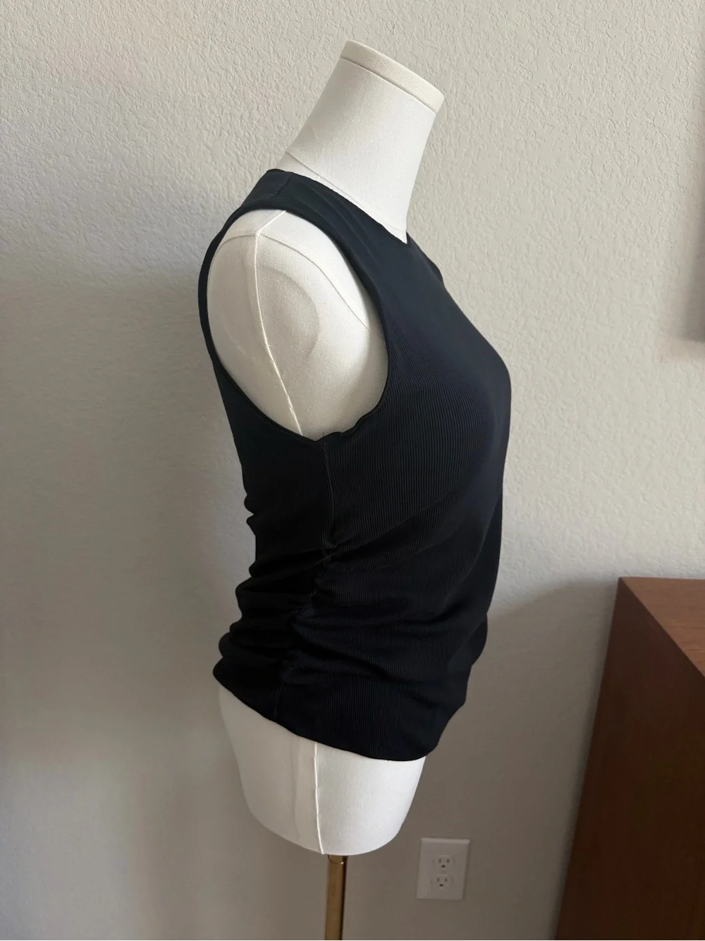 Alo Yoga Black Ribbed En Pointe Tank Top Size L Built-In Bra